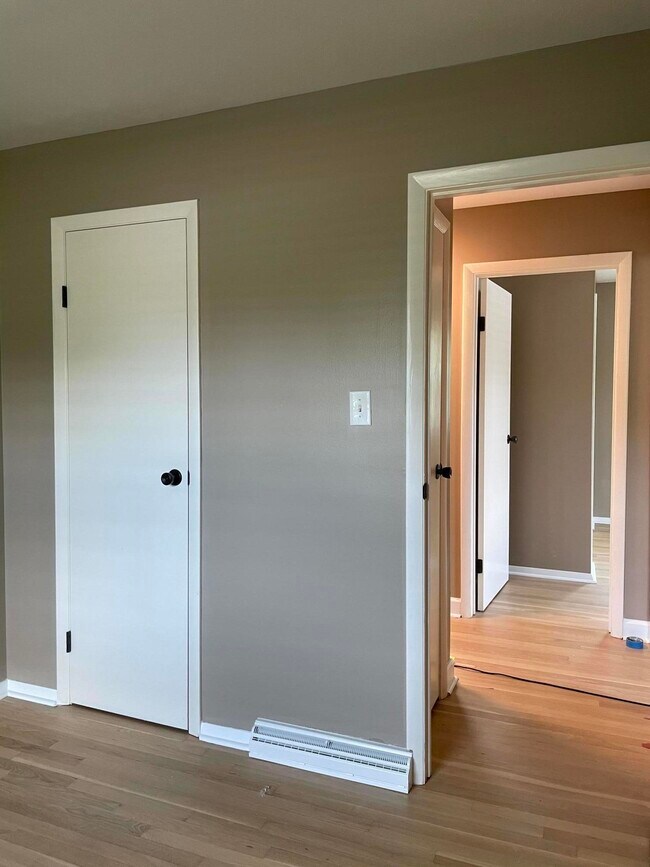 Building Photo - 3421 Holwyn Rd