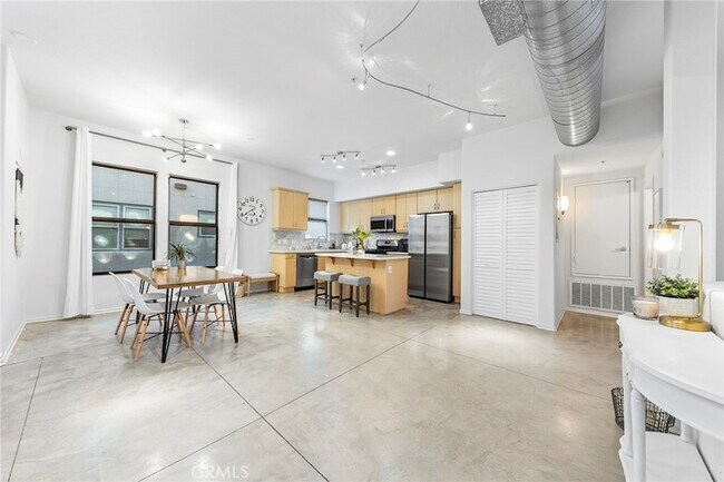 Building Photo - 210 N Spurgeon St