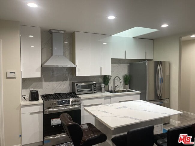 Primary Photo - 5316 W 119th Pl