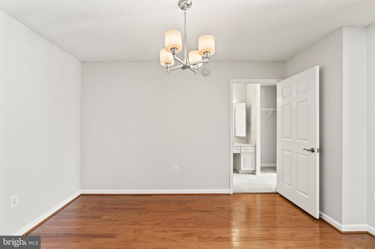 Building Photo - 2121 Jamieson Ave