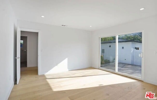 Building Photo - 7406 W 82nd St