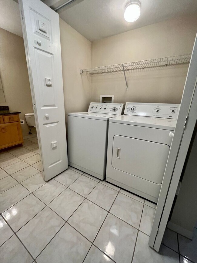 Building Photo - 2/2 with beautiful water view becoming available July 1st for an annual lease