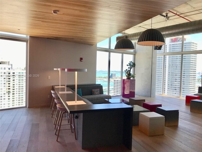 Building Photo - 151 SE 1st St