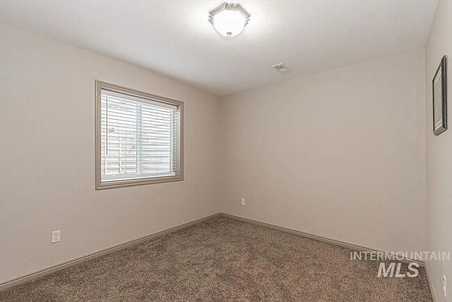 Building Photo - 2221 Frontier Dr