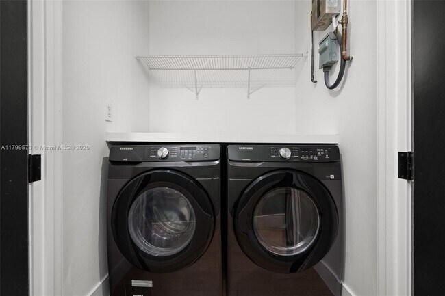 Building Photo - 410 NW 52nd St