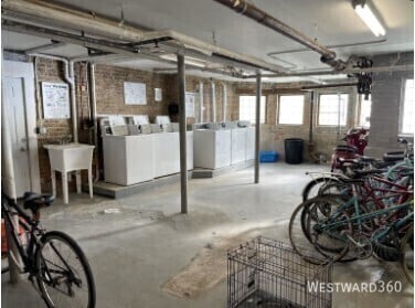 Building Photo - 1662.5 W Farwell Ave