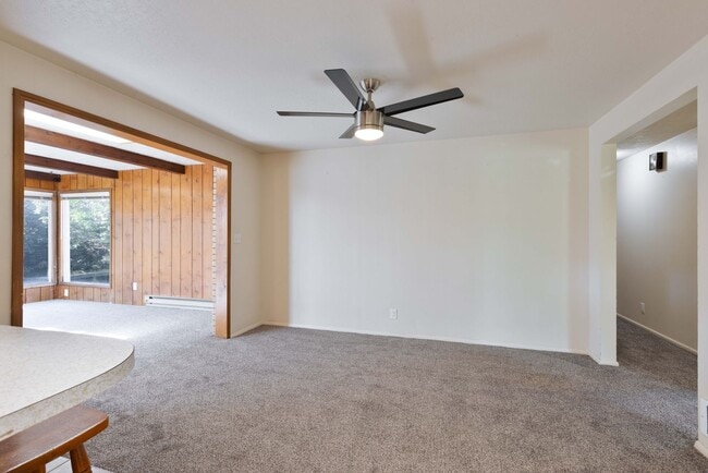 Building Photo - 3 Bed 2 Bath Home in Rexburg