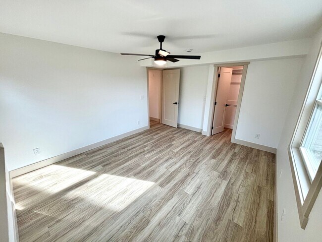 Building Photo - Newly Remodeled Home in the Heart of MHK!