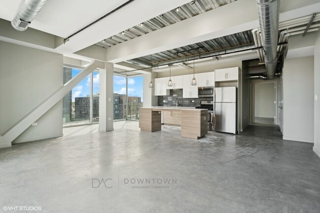 Building Photo - 1255 N Milwaukee Ave