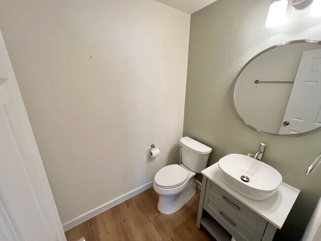 Building Photo - Beautiful 4BD and 2.5BA home in South Aust...