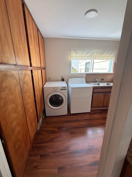 Building Photo - 6840 NE Wood Bay Ln