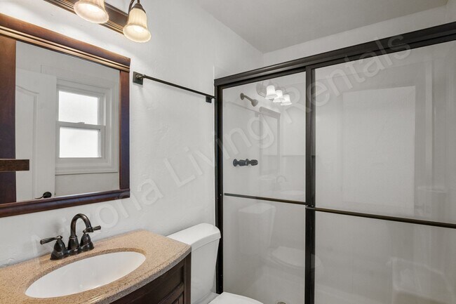 Building Photo - AFFORDABLE POOL HOME!