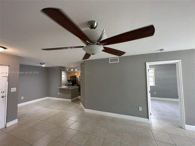 Building Photo - 2861 N Oakland Forest Dr