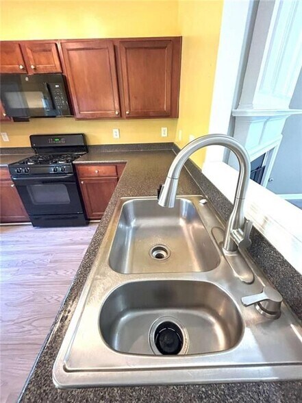 Building Photo - 1008 Prestwyck Ct