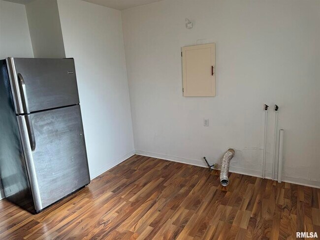 Building Photo - 3741 Keota Ave