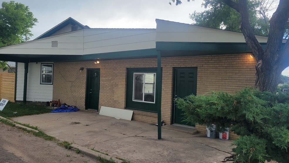 front of house - 303 S 2nd St