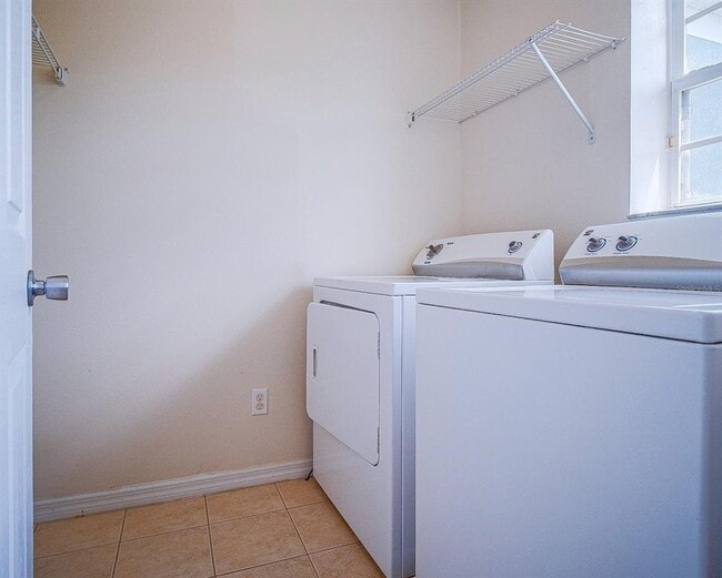 Building Photo - 10033 Moorshire Cir