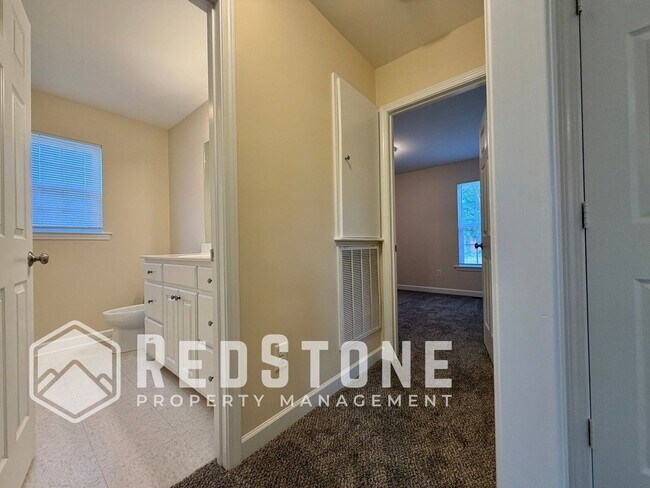 Building Photo - 2621 Trail Five