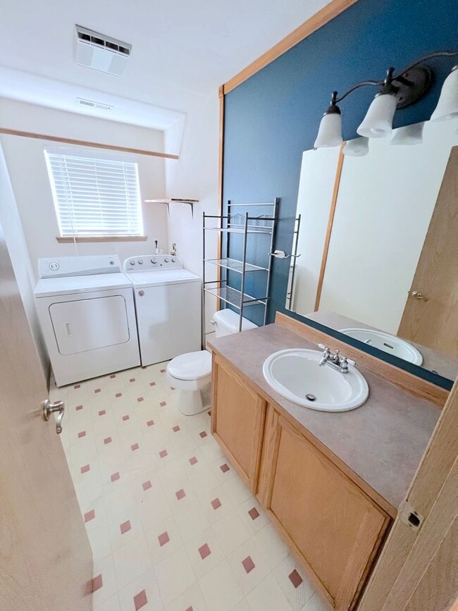 Building Photo - Spacious Upgraded Bothell/North Kirkland Home!