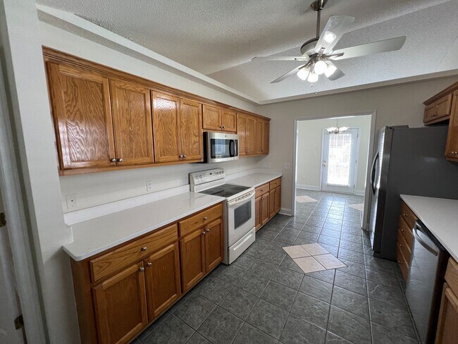 Building Photo - 154 Regency Dr