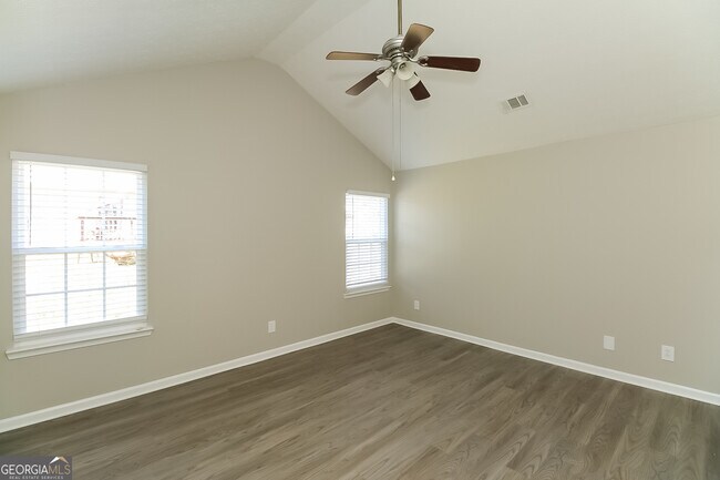 Building Photo - 6695 Emerald Pointe Cir