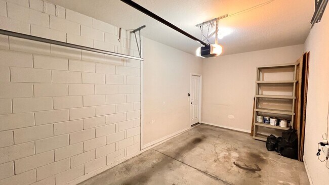 Building Photo - Charming 3-Bedroom Townhome in Oviedo – La...