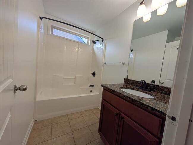Building Photo - 2545 Manor View