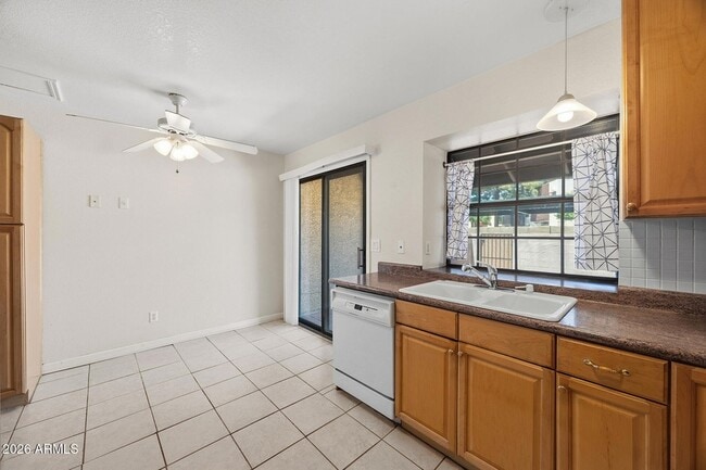 Building Photo - 5704 E Aire Libre Ave