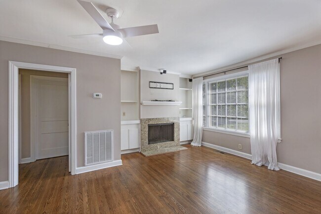 Building Photo - Cozy 3BD/2BA in the heart of Green Hills/L...