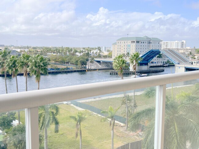 Building Photo - 3020 NE 32nd Ave