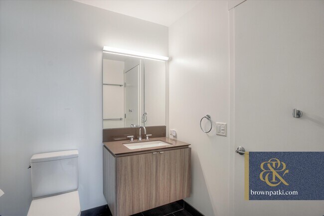 Building Photo - 45 Bartlett St