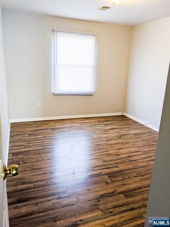 Building Photo - 10 Elm Ct