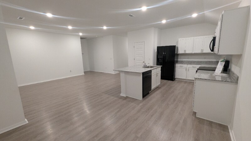 Building Photo - 1405 E Latium St