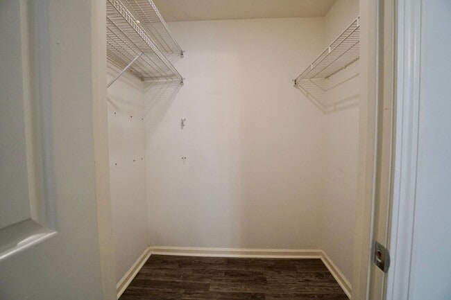 Building Photo - 2 Bed 2 Bath in Desirable Green Hills!