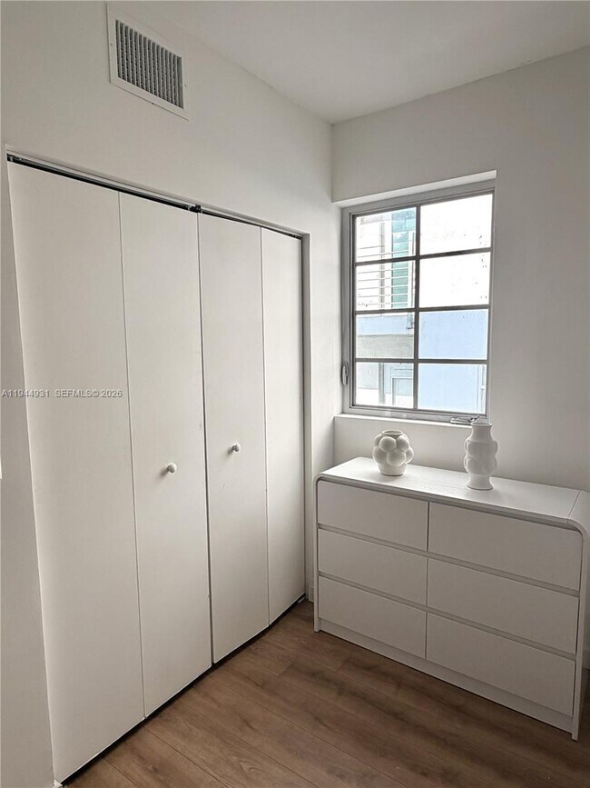 Building Photo - 1525 Euclid Ave