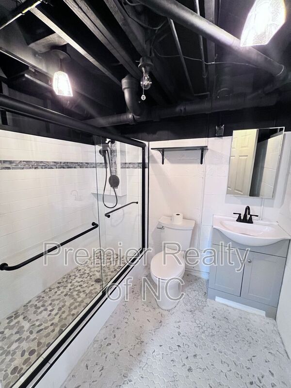 Building Photo - 412 S Main St