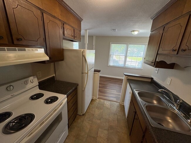 Building Photo - 2bed/1bath Duplex