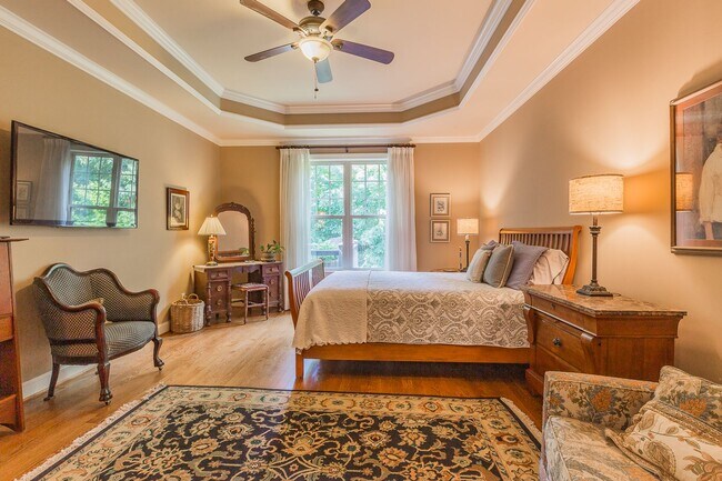 Building Photo - Fully Furnished Home!
