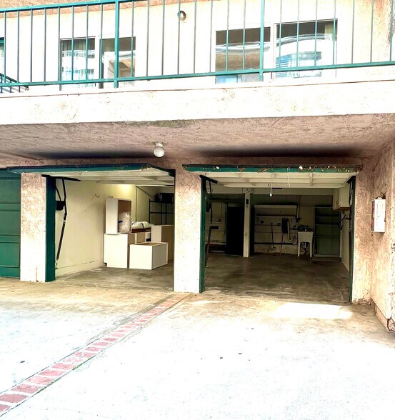 2 car attached garage - 312 N Francisca Ave