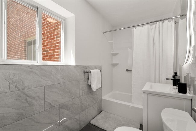 Building Photo - 47 Bayberry Dr