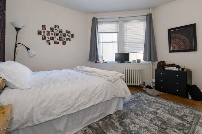 Building Photo - 60 Egmont St