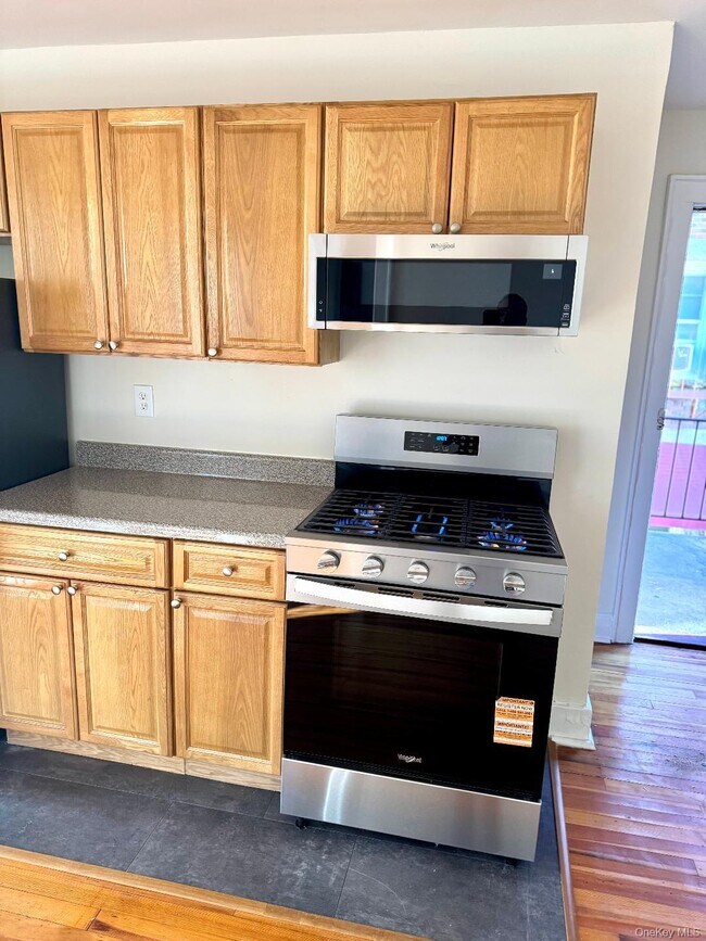 Primary Photo - 81 Wallace St