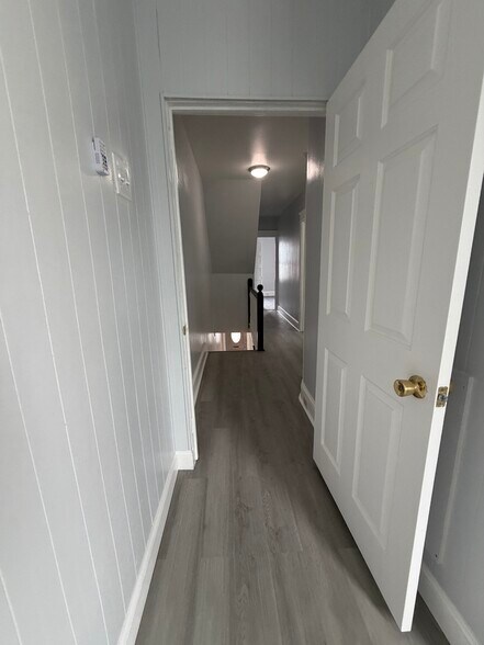 Building Photo - 644 E Madison St