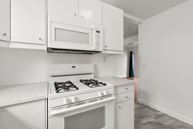 Building Photo - Now Available in Norfolk – Move-In Ready Townhouse!