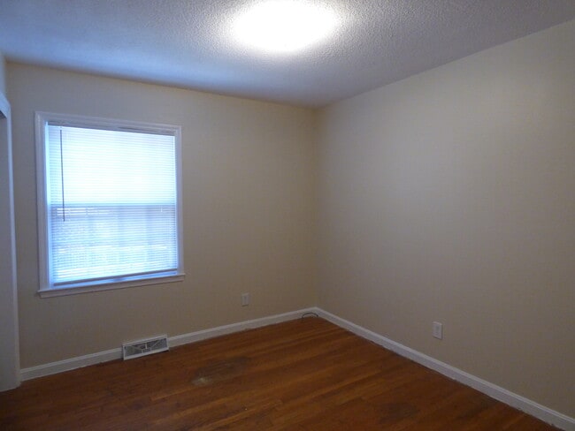 Building Photo - ORR731/733