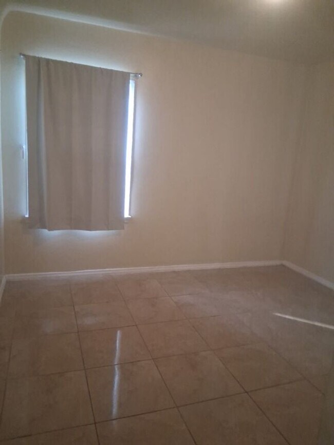 Building Photo - 95th Street, Los Angeles CA 90044