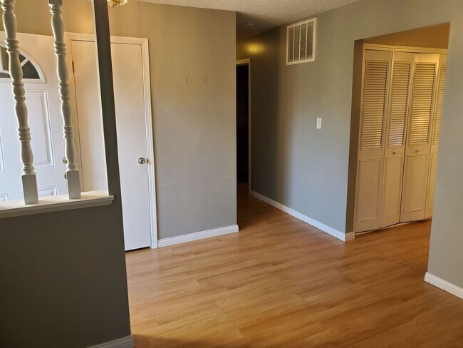 Building Photo - YOU CAN STOP YOUR SEARCH! BRAND NEW Jeffer...