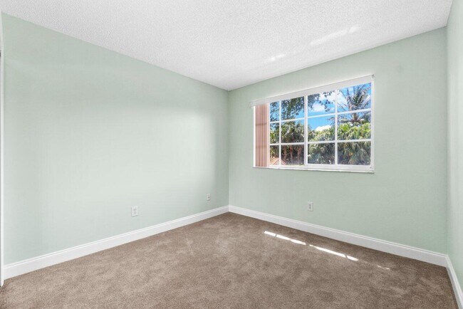 Building Photo - 111 Yacht Club Way