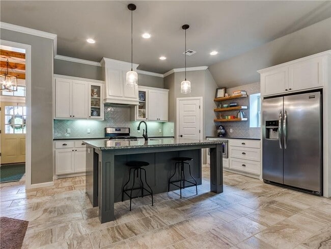 Building Photo - Beautiful 3 bedroom 2 bathroom home in Mon...
