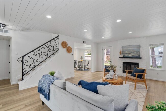 Building Photo - 9730 Anderson Village Dr